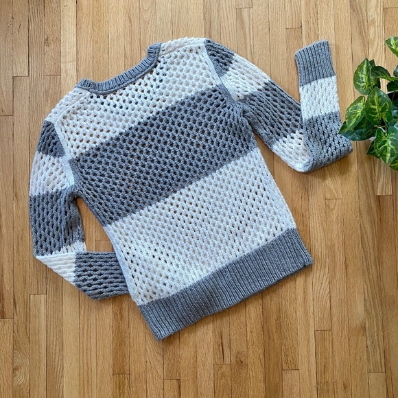 Arizona Striped Open Knit Sweater Gray & White Long Sleeve Size XL Juniors - Picture 8 of 8